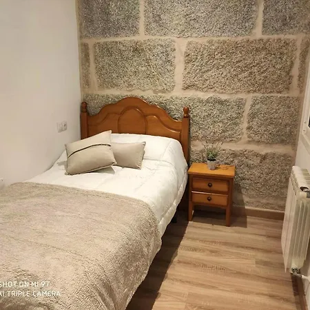 2 Bedrooms With Wifi At Ourense